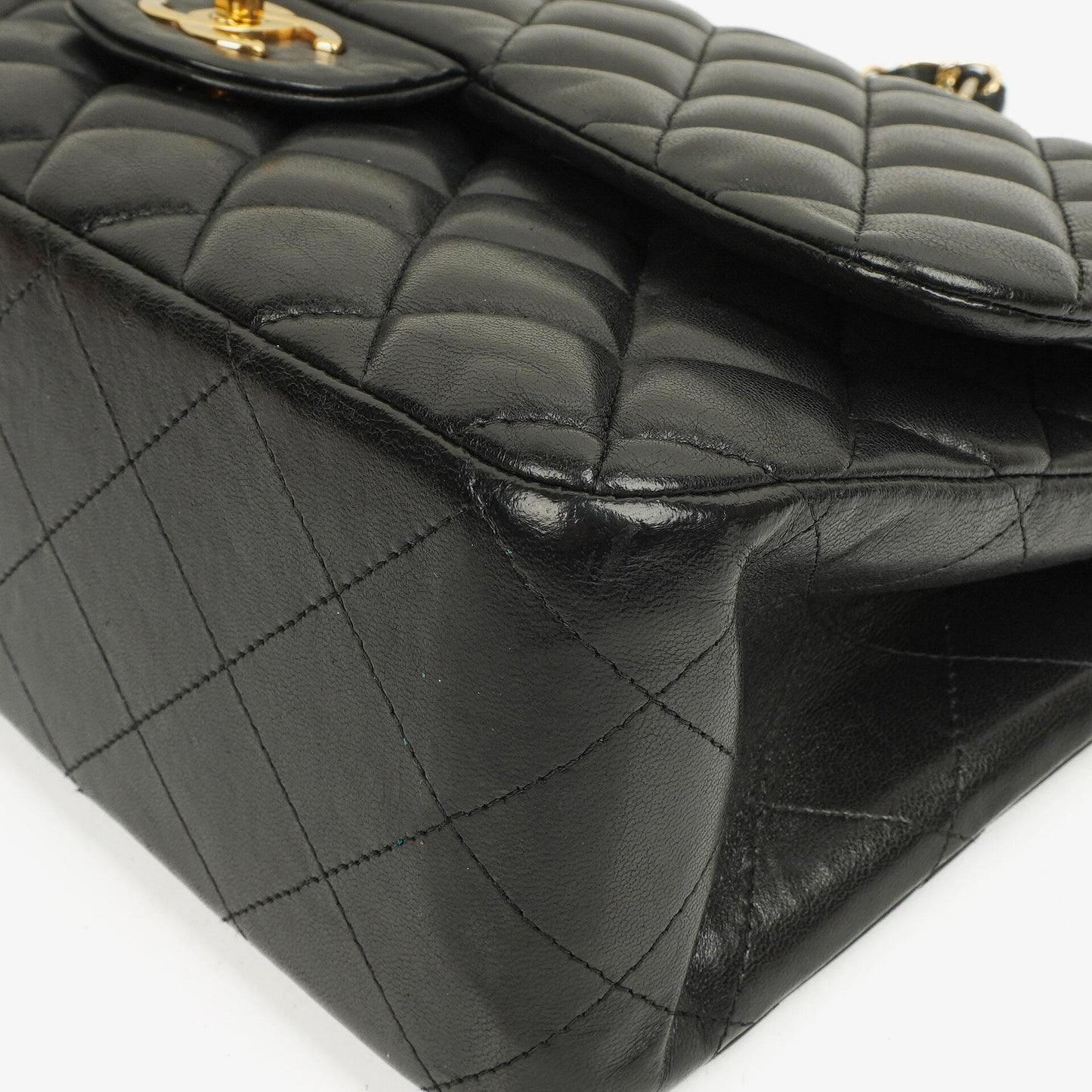 Chanel Jumbo Classic Double Flap Tasche aus schwarzem gestepptem Lammleder mit goldfarbener Hardware