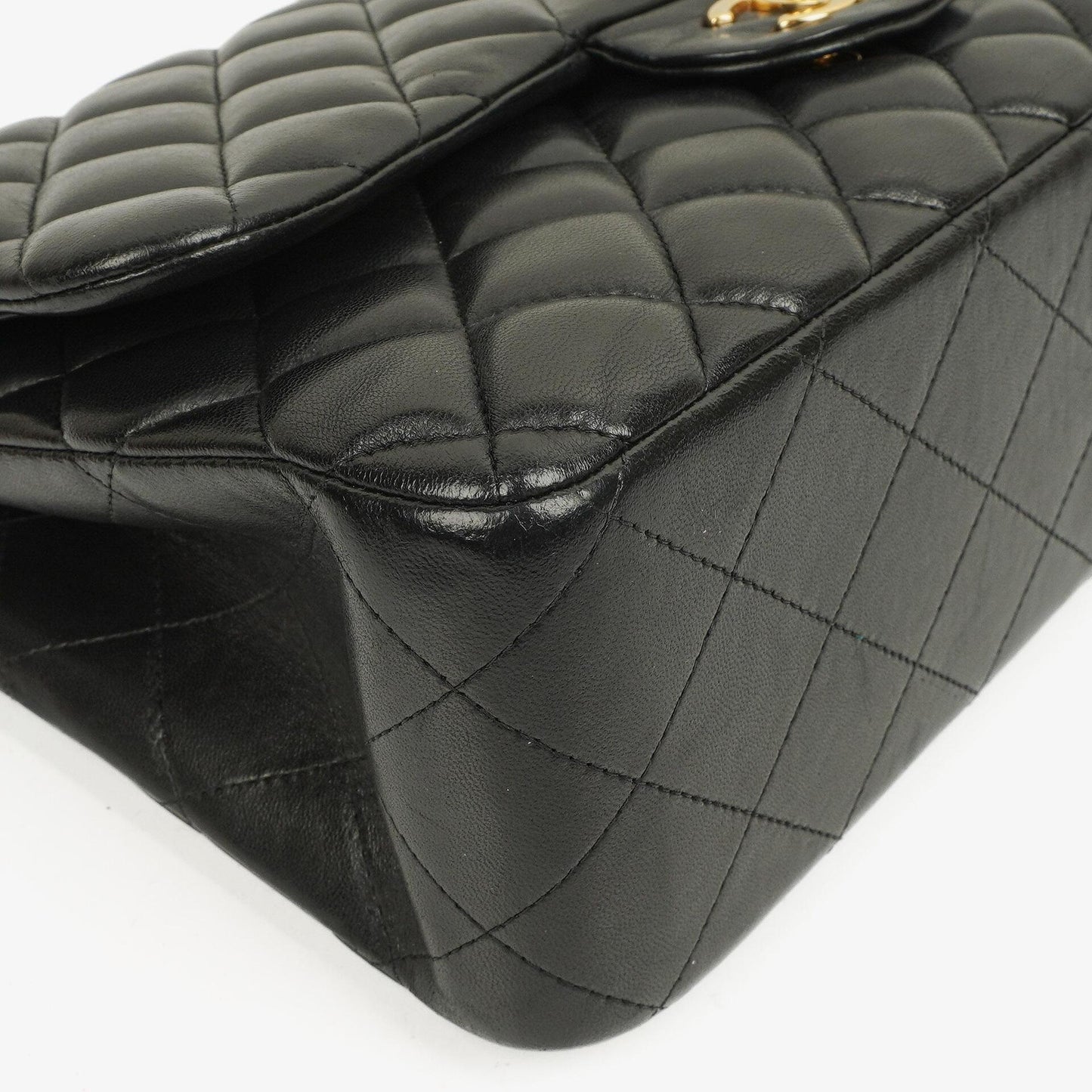 Chanel Jumbo Classic Double Flap Tasche aus schwarzem gestepptem Lammleder mit goldfarbener Hardware