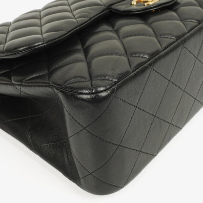 Chanel Jumbo Classic Double Flap Tasche aus schwarzem gestepptem Lammleder mit goldfarbener Hardware
