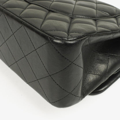 Chanel Jumbo Classic Double Flap Tasche aus schwarzem gestepptem Lammleder mit goldfarbener Hardware