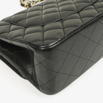 Chanel Jumbo Classic Double Flap Tasche aus schwarzem gestepptem Lammleder mit goldfarbener Hardware
