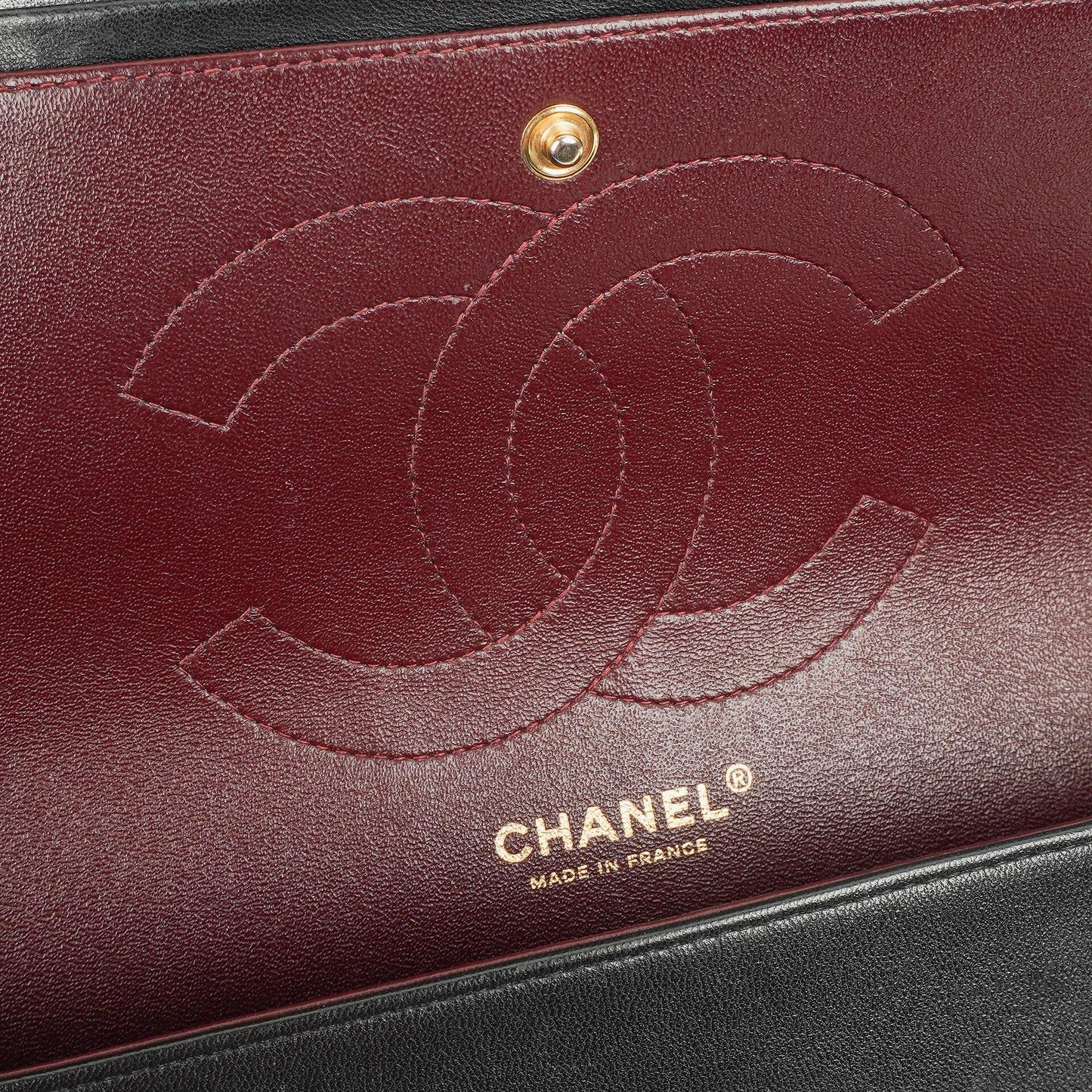 Chanel Jumbo Classic Double Flap Tasche aus schwarzem gestepptem Lammleder mit goldfarbener Hardware
