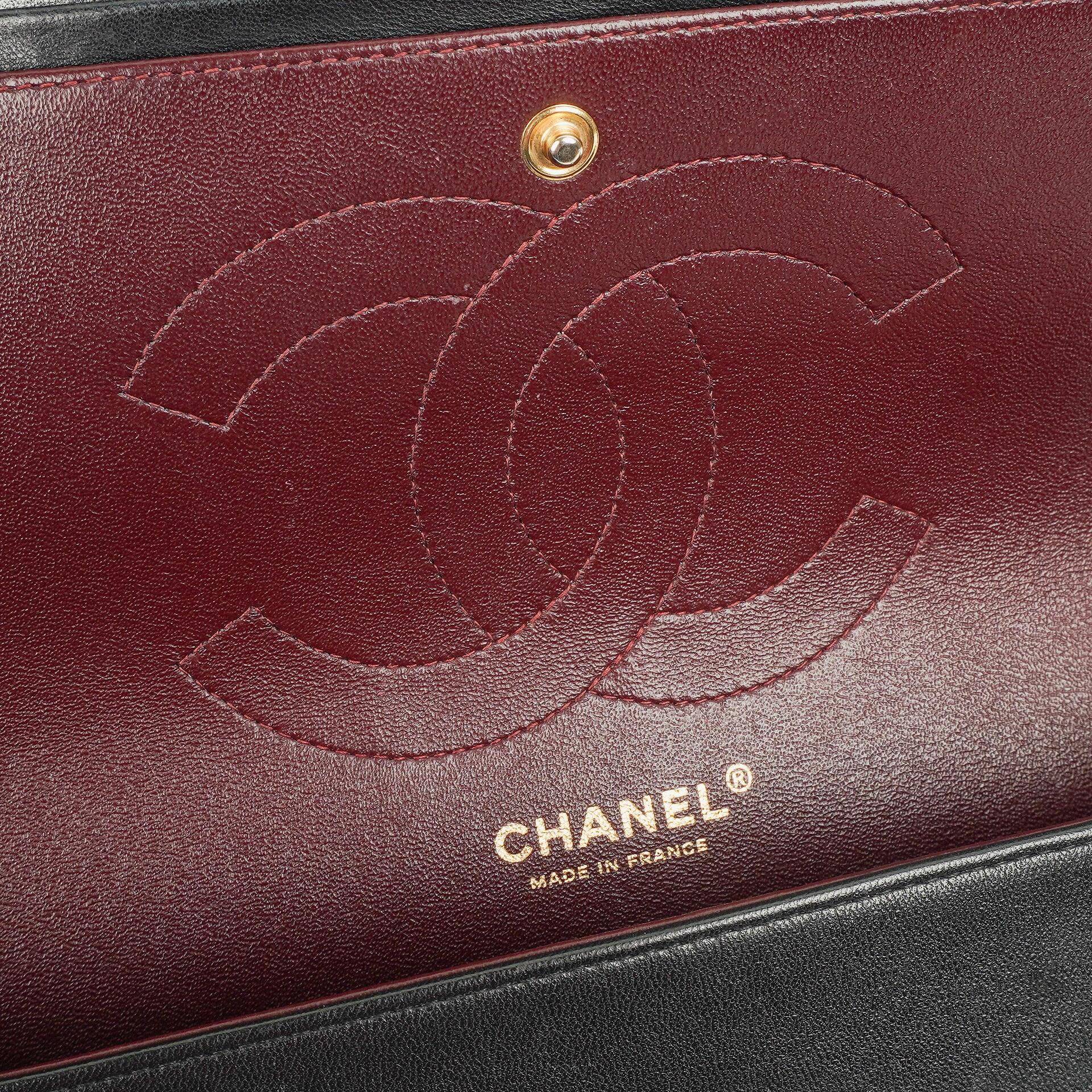 Chanel Jumbo Classic Double Flap Tasche aus schwarzem gestepptem Lammleder mit goldfarbener Hardware