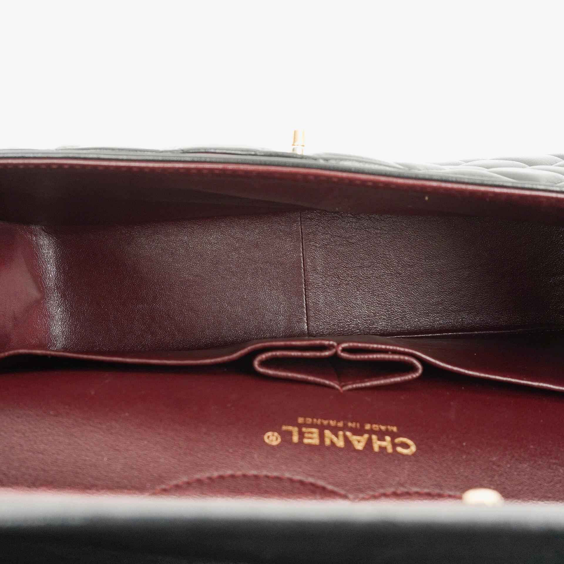 Chanel Jumbo Classic Double Flap Tasche aus schwarzem gestepptem Lammleder mit goldfarbener Hardware