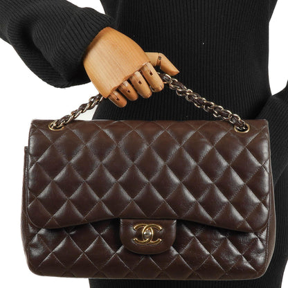 Chanel Jumbo Classic Double Flap Tasche aus braunem gestepptem Lammleder mit vergoldeter Hardware