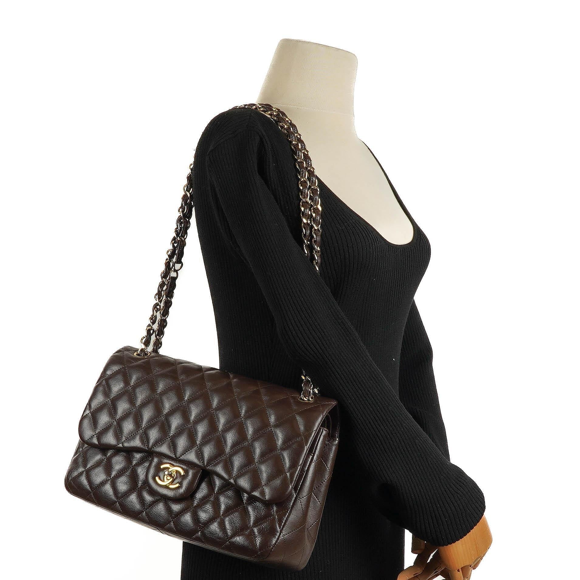 Chanel Jumbo Classic Double Flap Tasche aus braunem gestepptem Lammleder mit vergoldeter Hardware