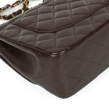 Chanel Jumbo Classic Double Flap Tasche aus braunem gestepptem Lammleder mit vergoldeter Hardware