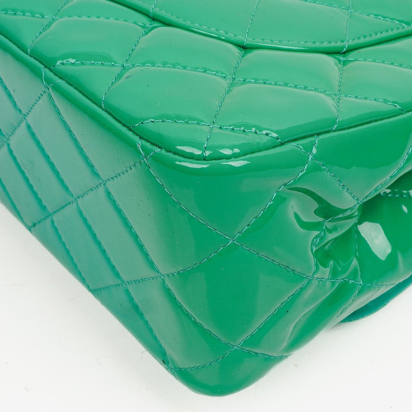 Chanel Jumbo Classic Double Flap Tasche aus türkisfarbenem gestepptem Patentleder mit silberfarbener Hardware