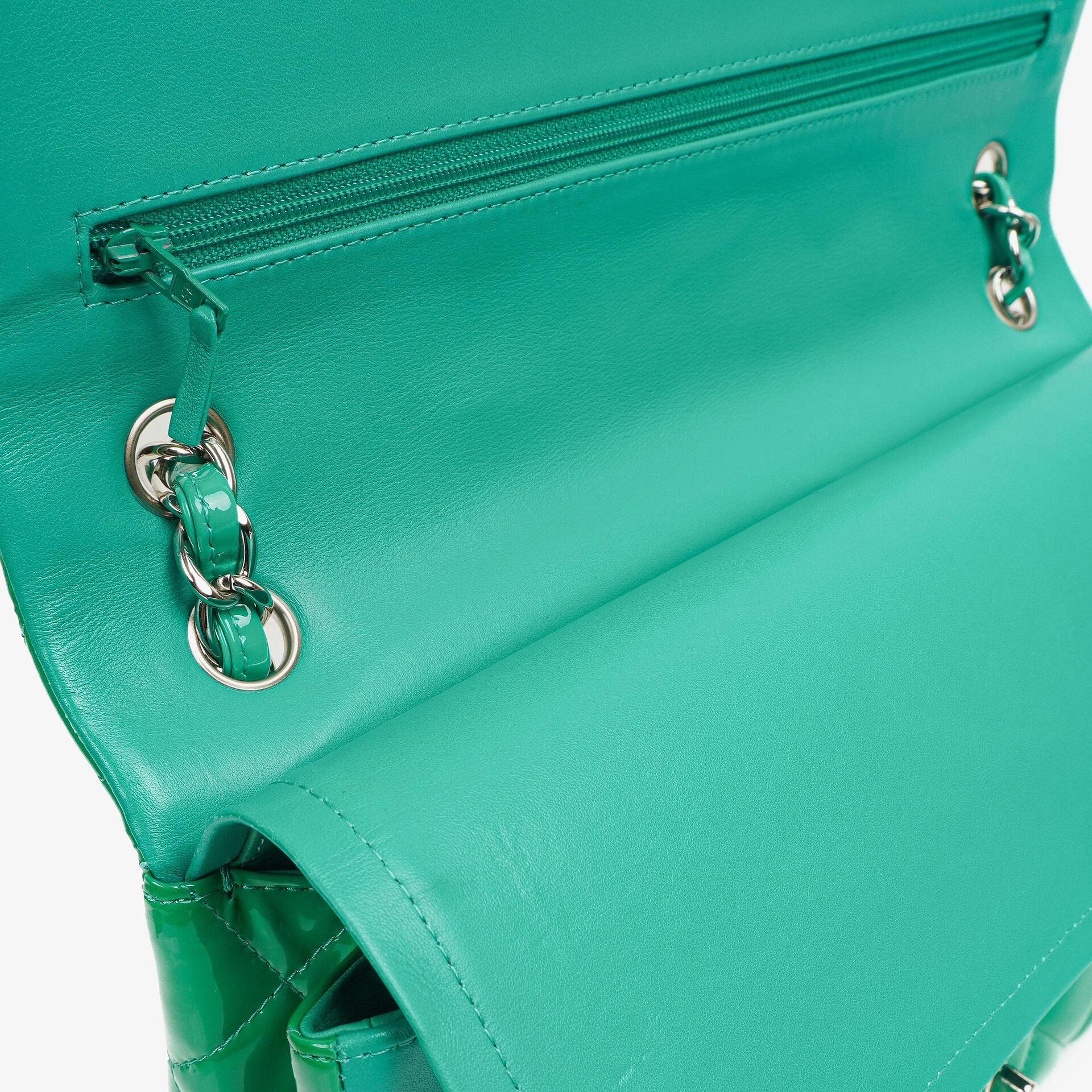 Chanel Jumbo Classic Double Flap Tasche aus türkisfarbenem gestepptem Patentleder mit silberfarbener Hardware