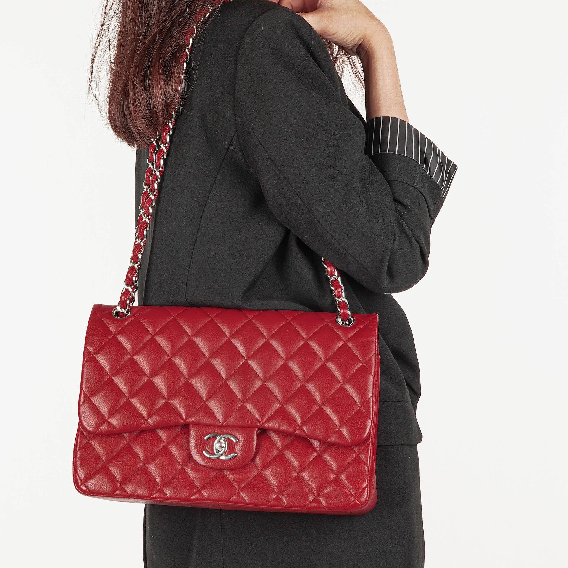 Chanel Jumbo Classic Double Flap Tasche aus rotem gestepptem Caviar-Leder mit silberfarbener Hardware