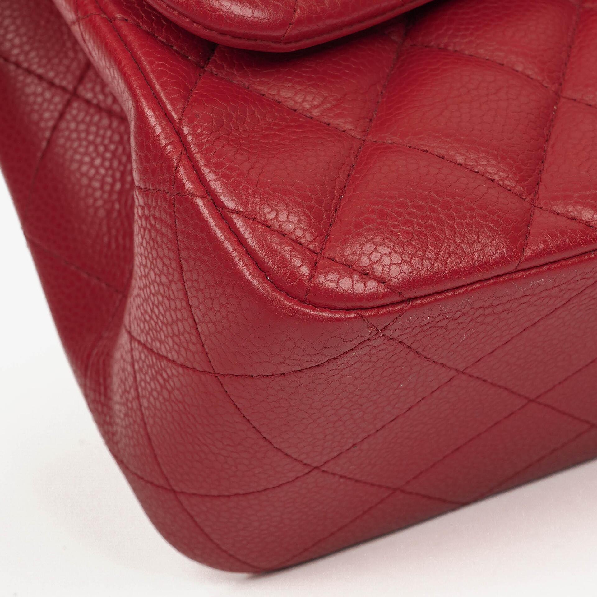 Chanel Jumbo Classic Double Flap Tasche aus rotem gestepptem Caviar-Leder mit silberfarbener Hardware