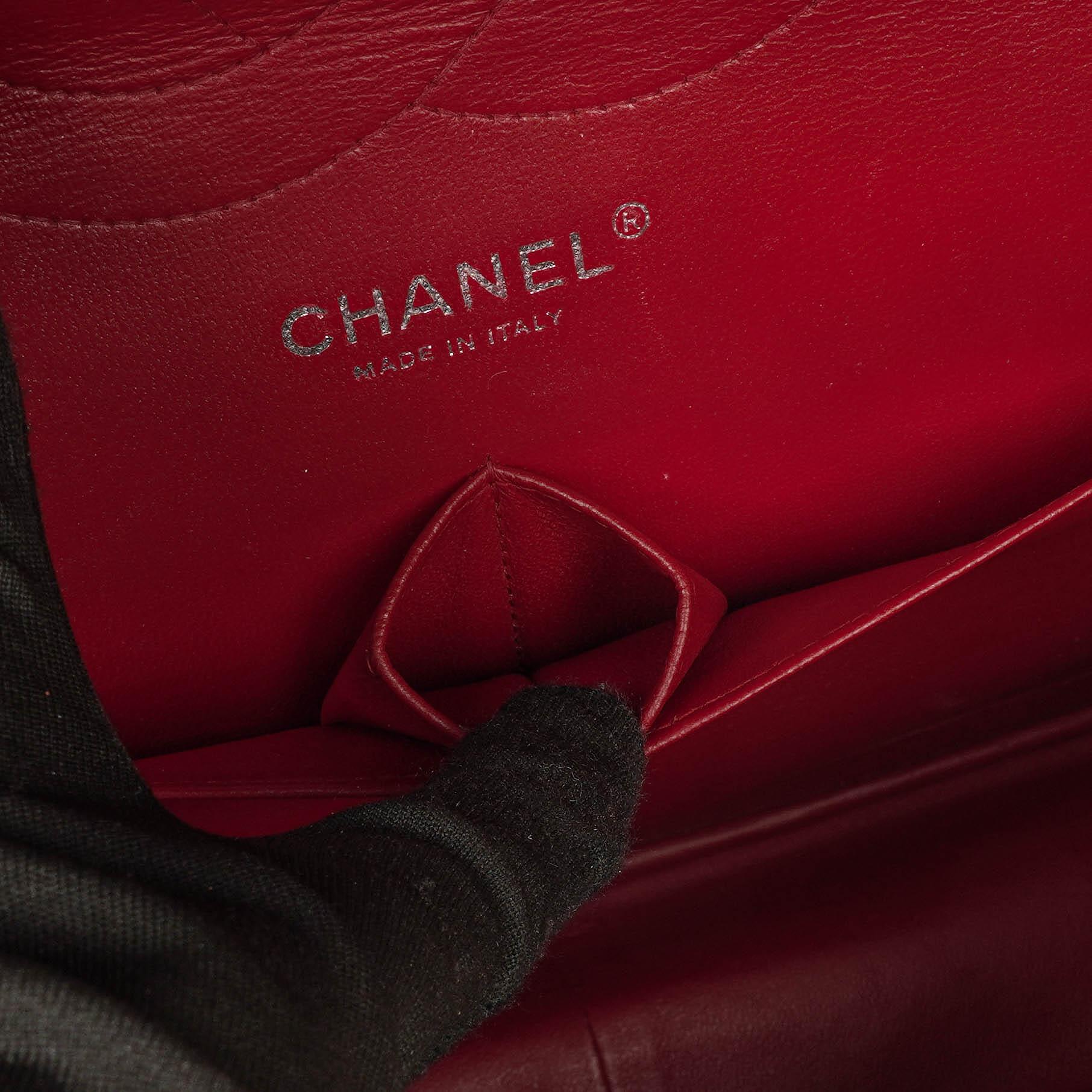 Chanel Jumbo Classic Double Flap Tasche aus rotem gestepptem Caviar-Leder mit silberfarbener Hardware