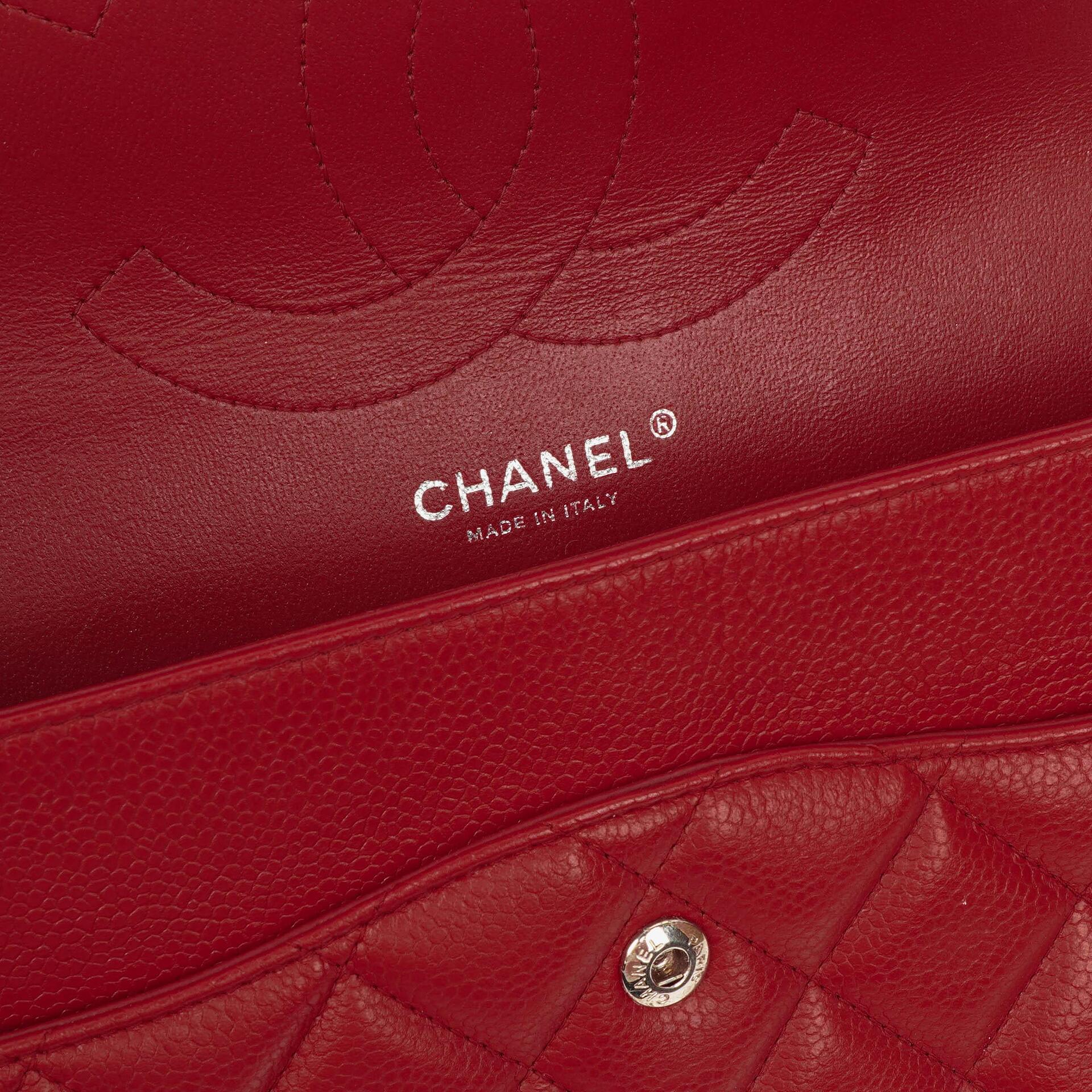 Chanel Jumbo Classic Double Flap Tasche aus rotem gestepptem Caviar-Leder mit silberfarbener Hardware