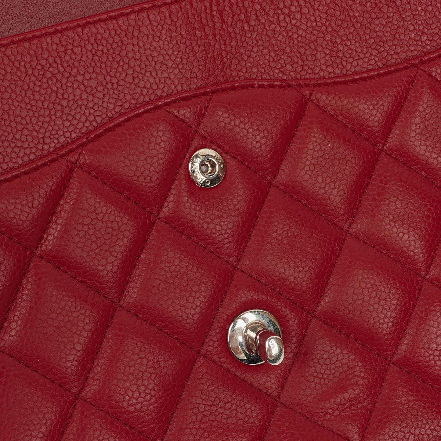Chanel Jumbo Classic Double Flap Tasche aus rotem gestepptem Caviar-Leder mit silberfarbener Hardware