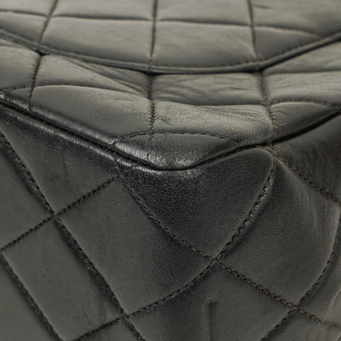 Chanel Jumbo Classic Single Flap Tasche aus schwarzem gestepptem Lammleder mit 24K vergoldeten Beschlägen