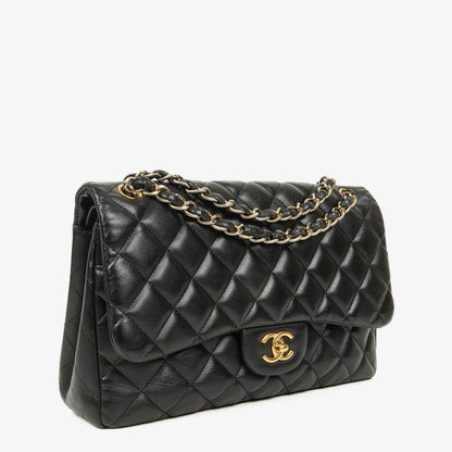 Chanel Jumbo Classic Single Flap Tasche aus schwarzem gestepptem Lammleder mit goldfarbenen Beschlägen