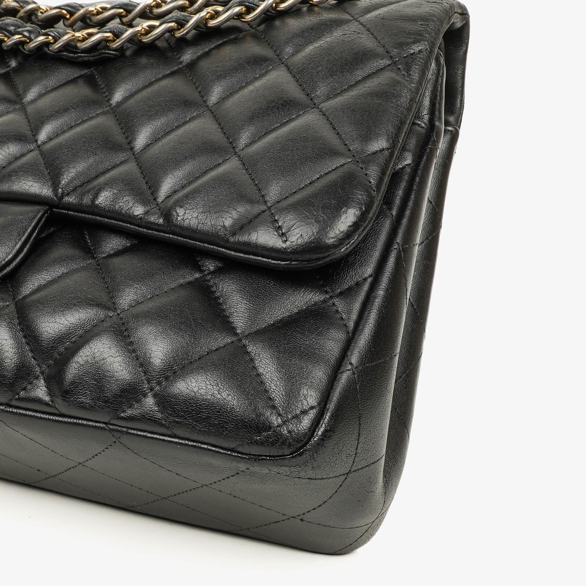 Chanel Jumbo Classic Single Flap Tasche aus schwarzem gestepptem Lammleder mit goldfarbenen Beschlägen