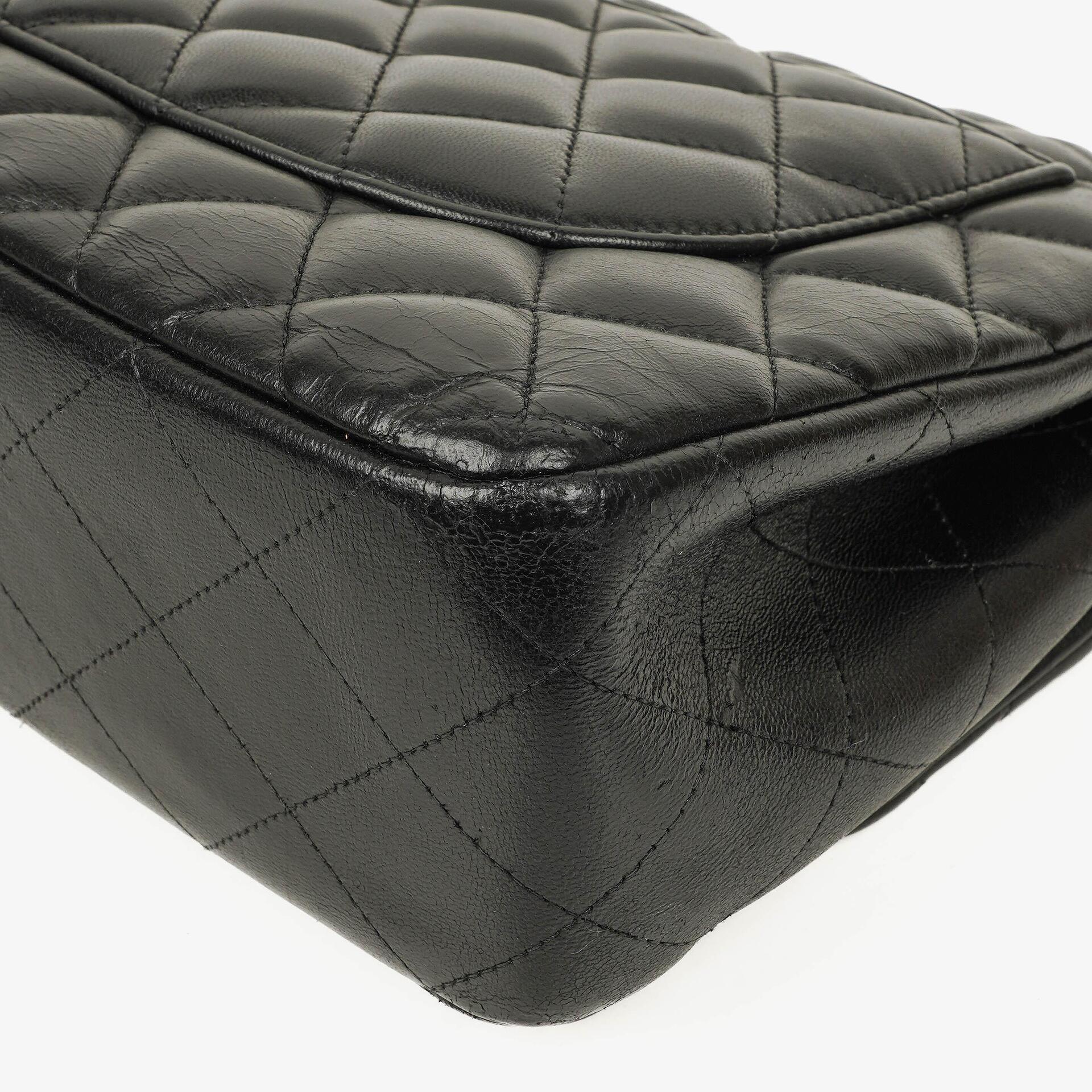 Chanel Jumbo Classic Single Flap Tasche aus schwarzem gestepptem Lammleder mit goldfarbenen Beschlägen