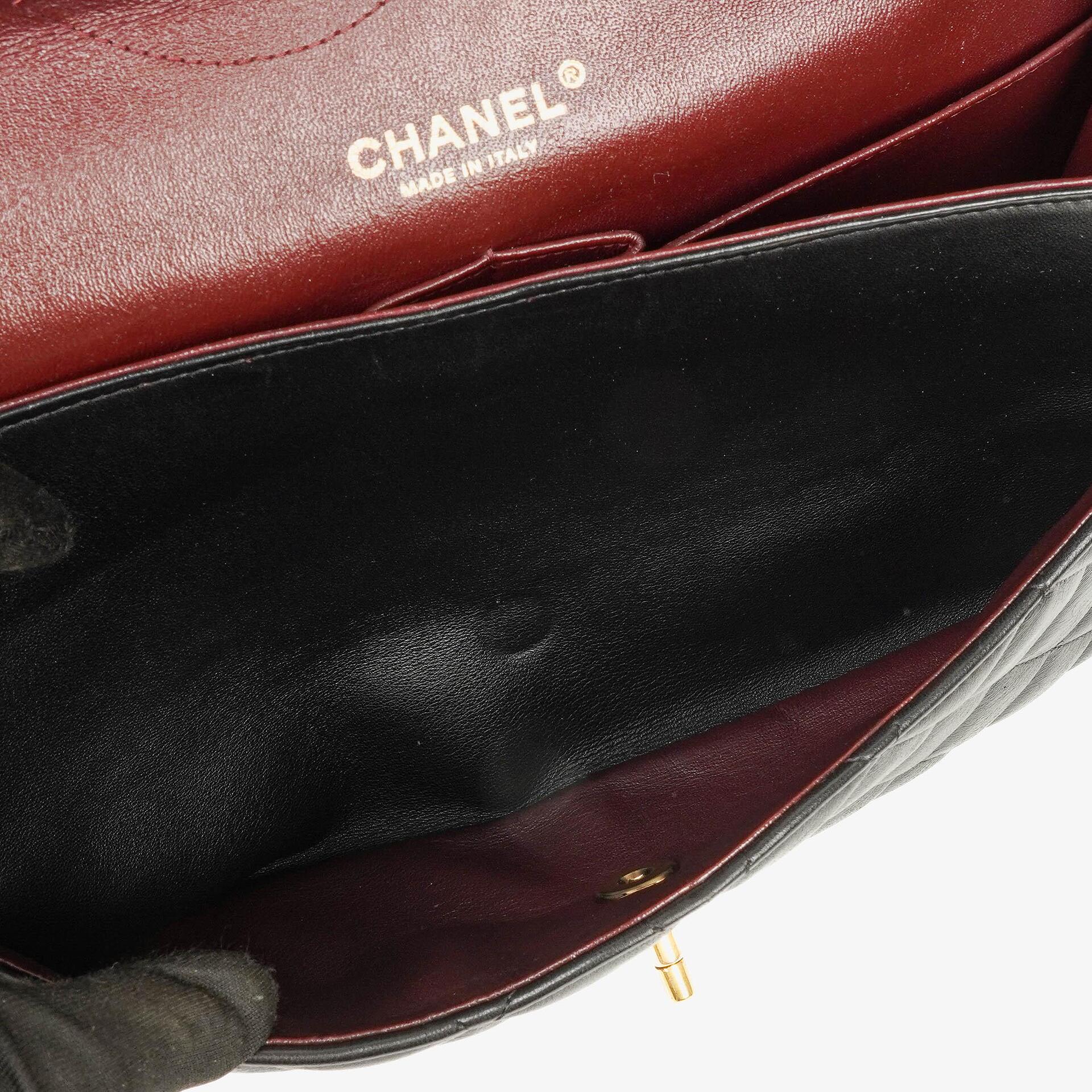 Chanel Jumbo Classic Single Flap Tasche aus schwarzem gestepptem Lammleder mit goldfarbenen Beschlägen