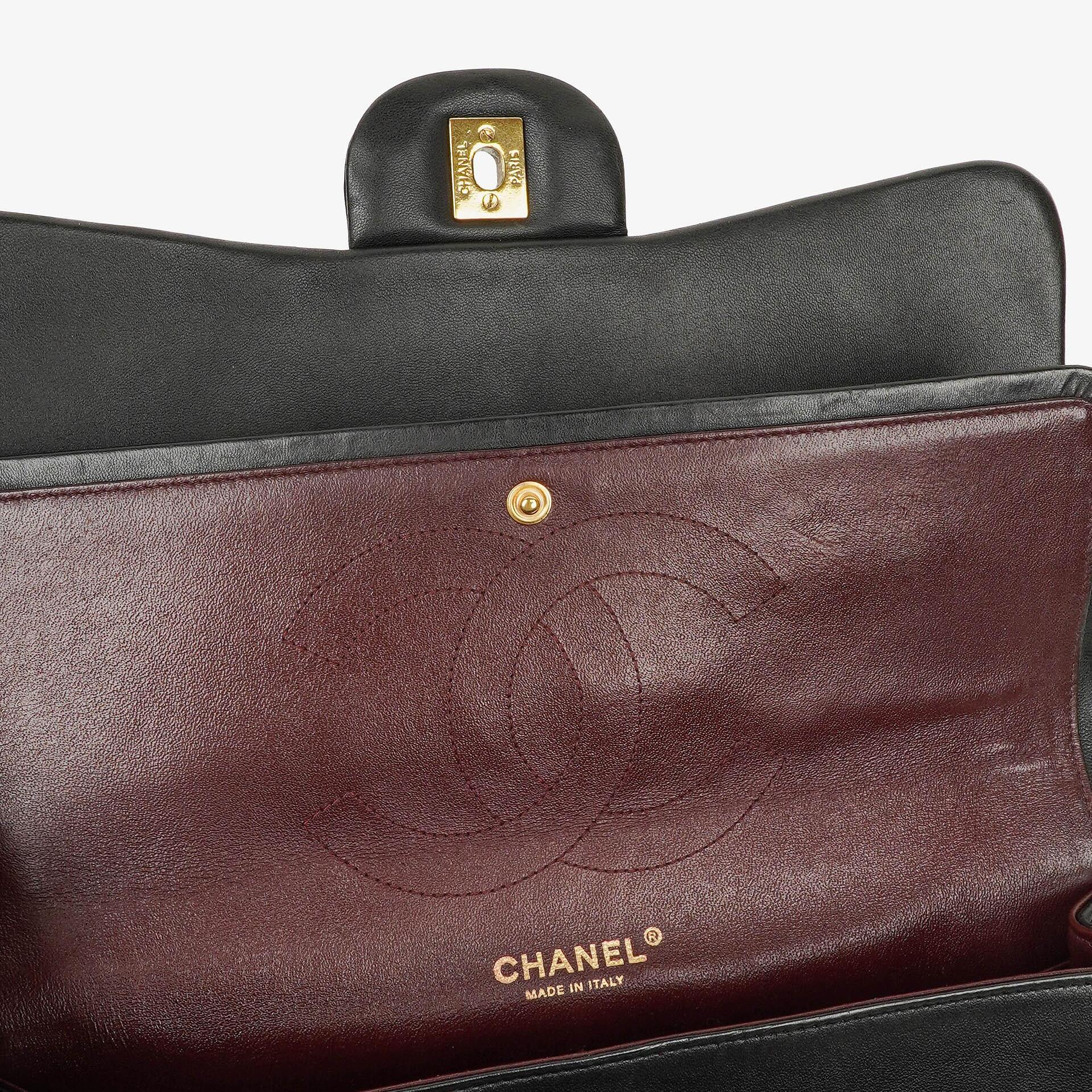 Chanel Jumbo Classic Single Flap Tasche aus schwarzem gestepptem Lammleder mit goldfarbenen Beschlägen