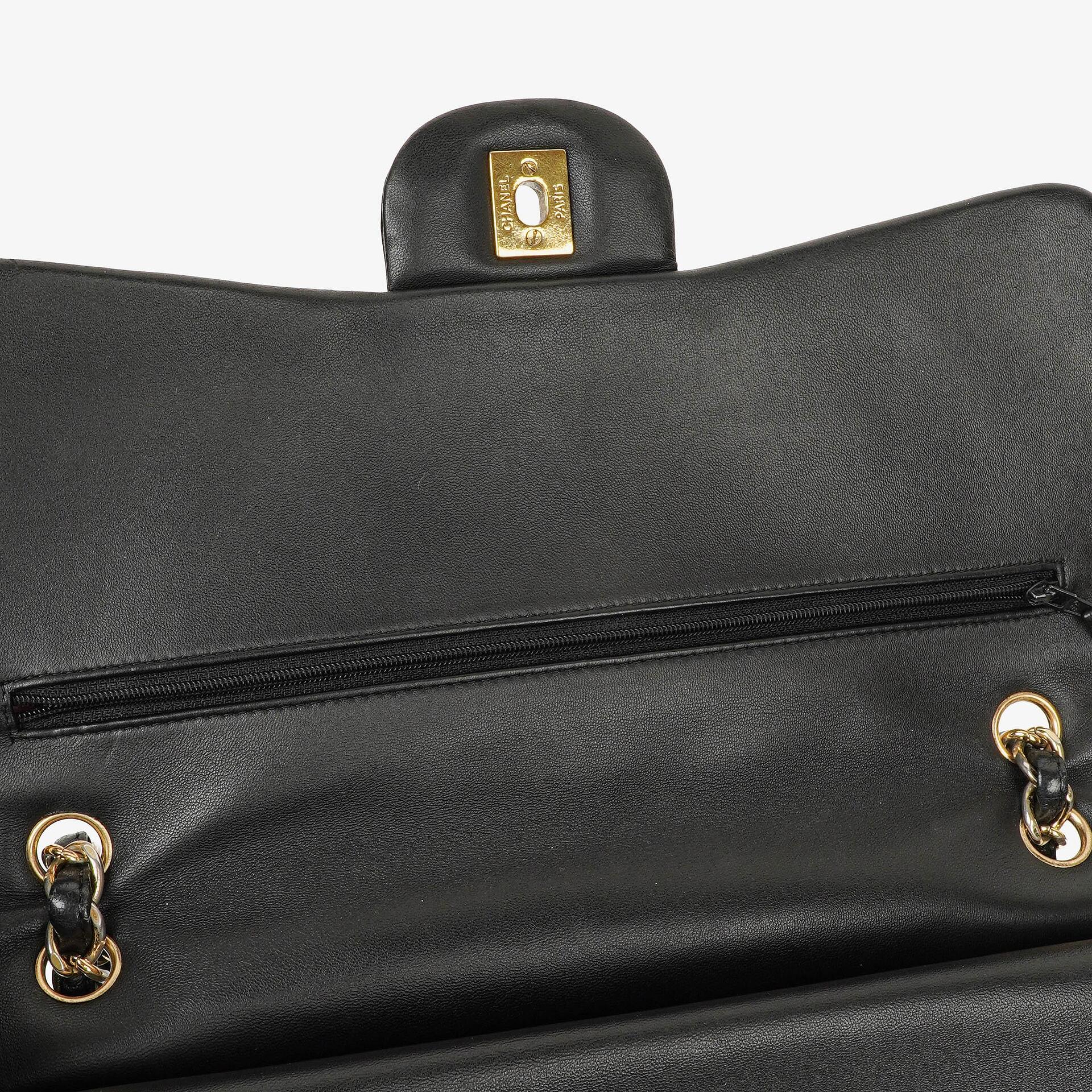 Chanel Jumbo Classic Single Flap Tasche aus schwarzem gestepptem Lammleder mit goldfarbenen Beschlägen