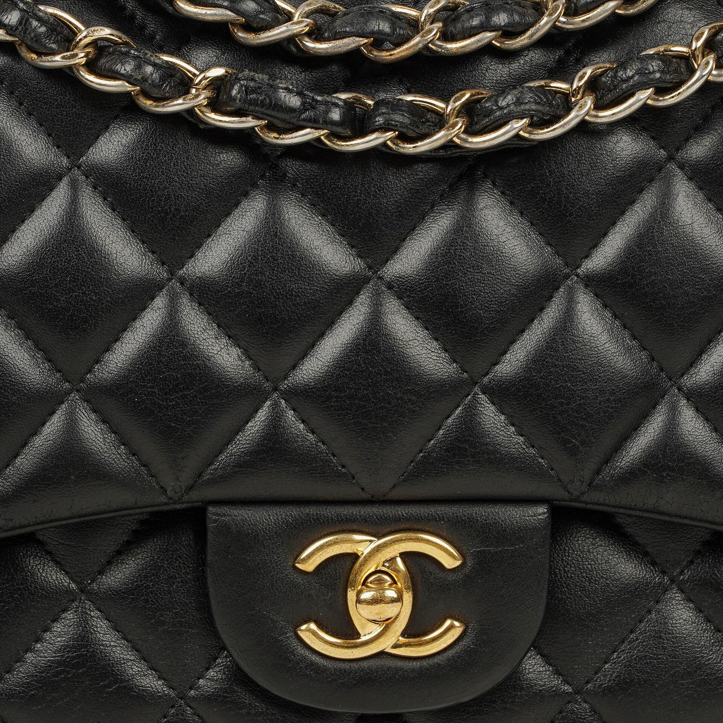 Chanel Jumbo Classic Single Flap Tasche aus schwarzem gestepptem Lammleder mit goldfarbenen Beschlägen