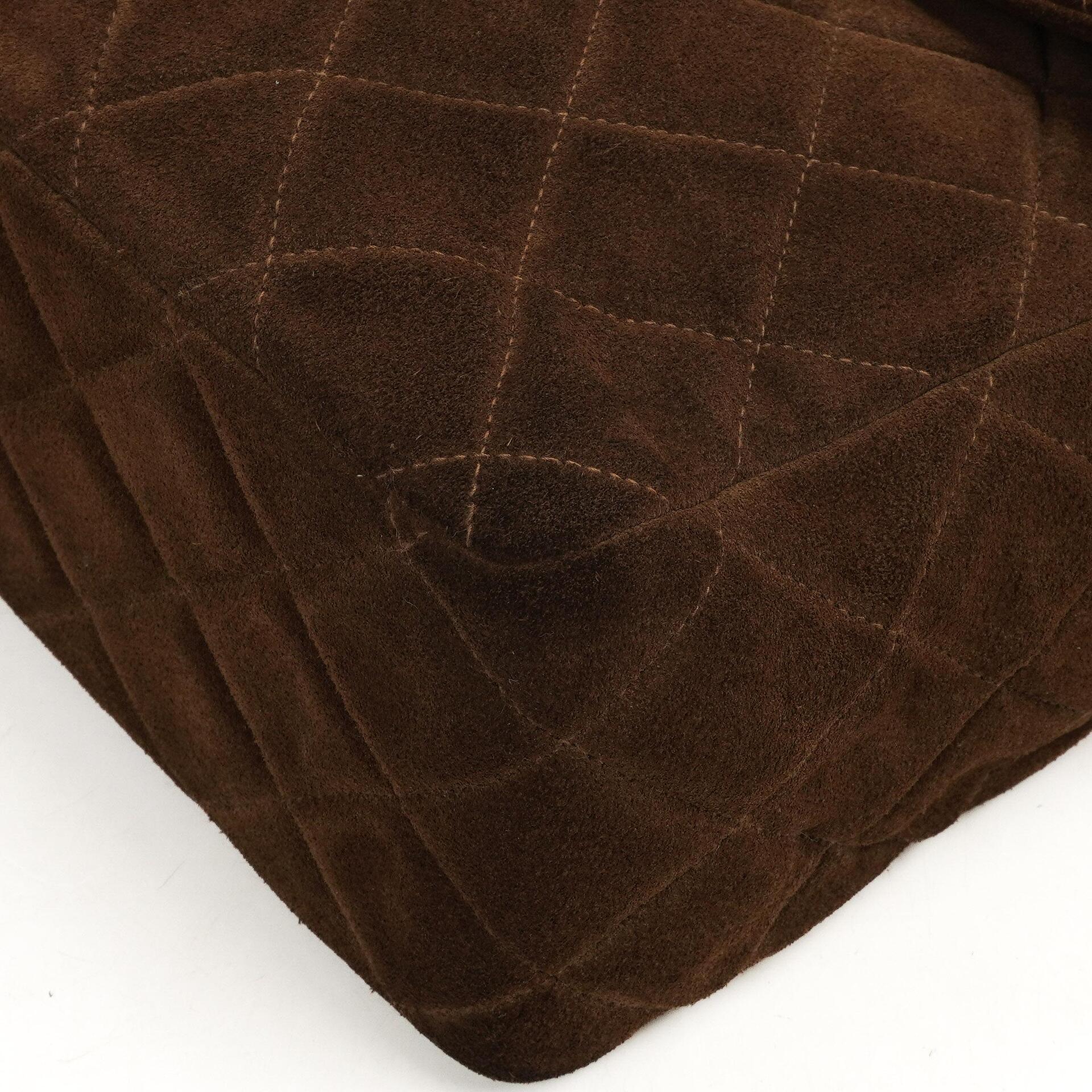 Chanel Jumbo Klassische Einzelklappen Tasche Braune Gequiltete Wildleder Mit Alter Goldbeschichtetem Zubehör