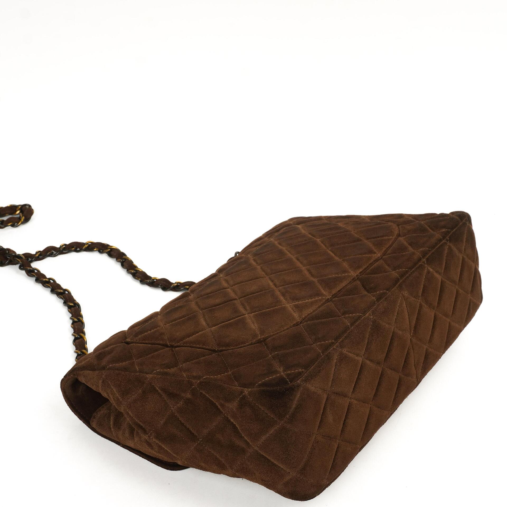 Chanel Jumbo Klassische Einzelklappen Tasche Braune Gequiltete Wildleder Mit Alter Goldbeschichtetem Zubehör