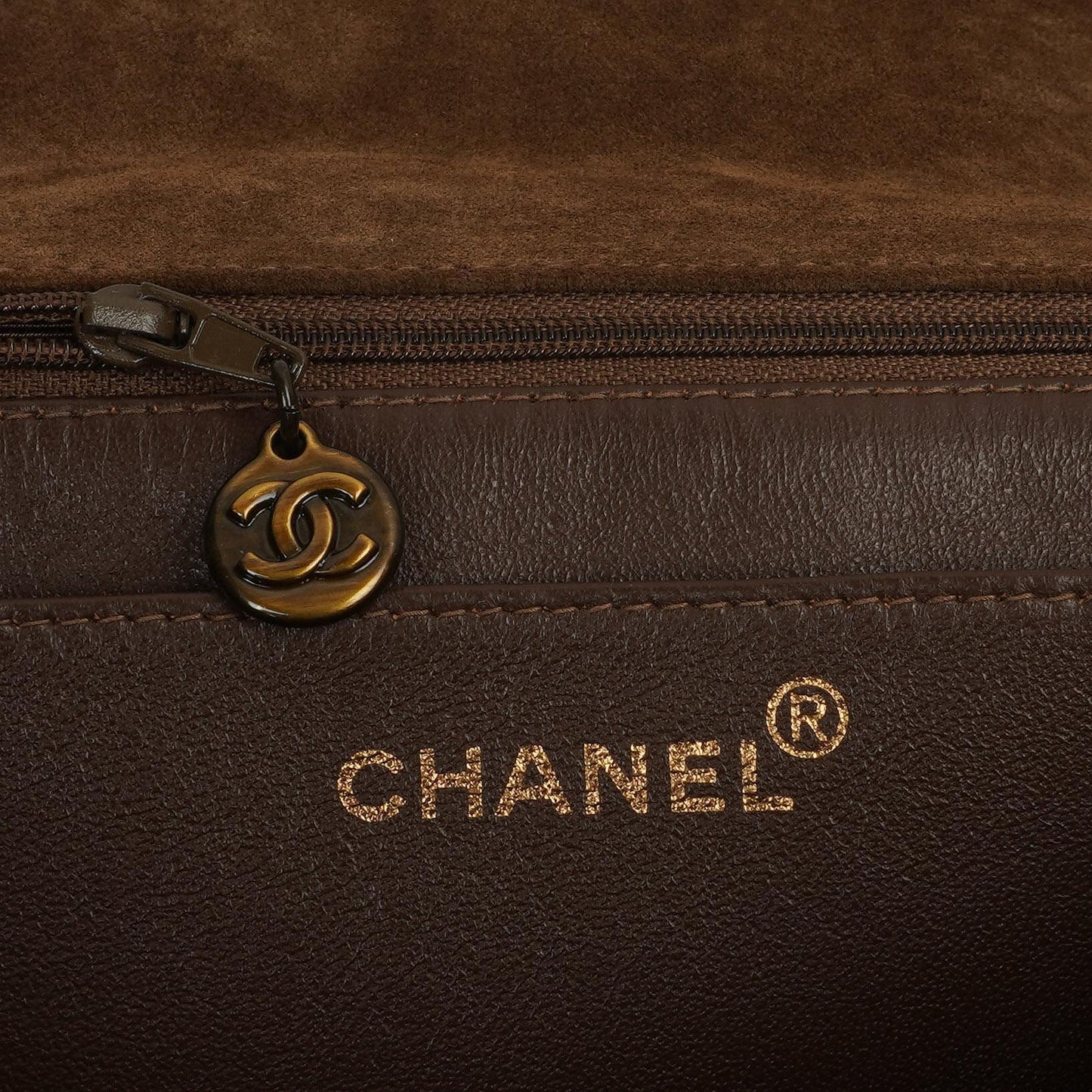 Chanel Jumbo Klassische Einzelklappen Tasche Braune Gequiltete Wildleder Mit Alter Goldbeschichtetem Zubehör