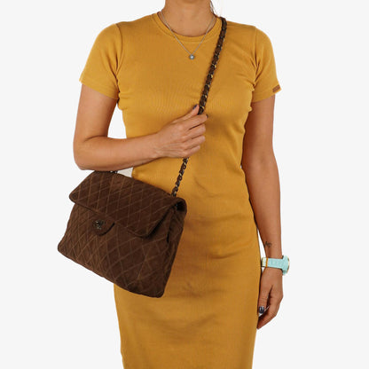 Chanel Jumbo Klassische Einzelklappen Tasche Braune Gequiltete Wildleder Mit Alter Goldbeschichtetem Zubehör