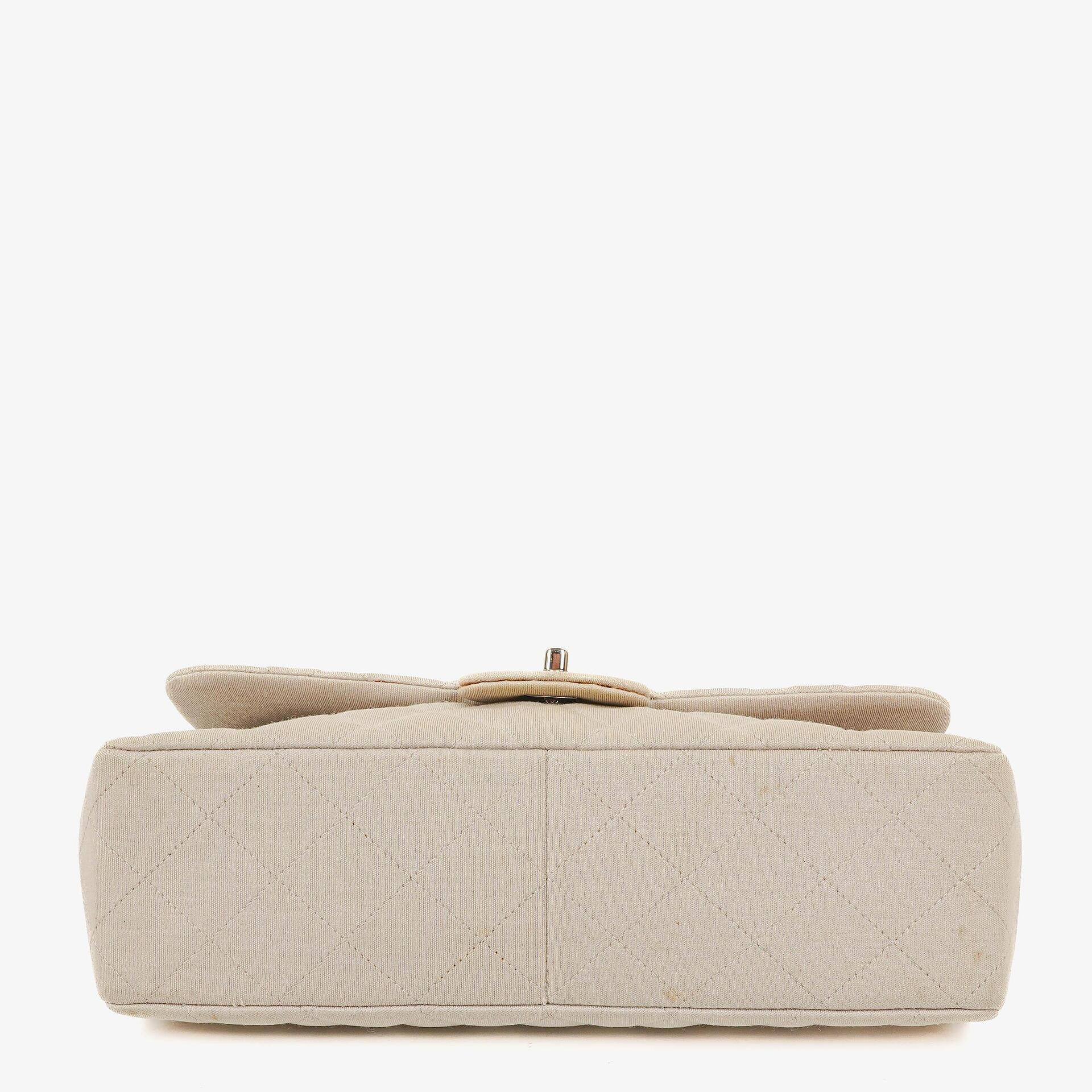 Chanel Jumbo Classic Single Flap Bag aus Jersey mit silberfarbenen Beschlägen