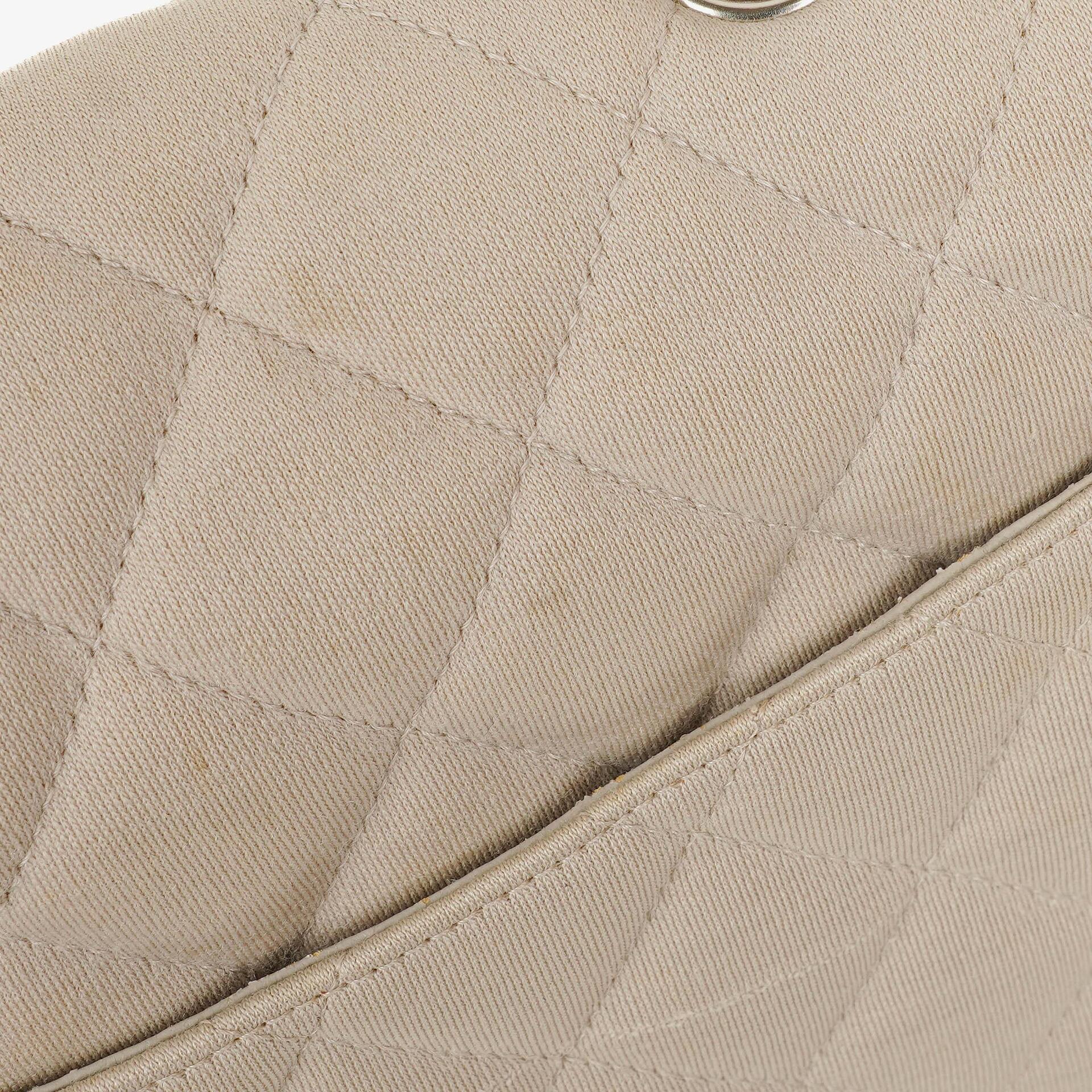 Chanel Jumbo Classic Single Flap Bag aus Jersey mit silberfarbenen Beschlägen
