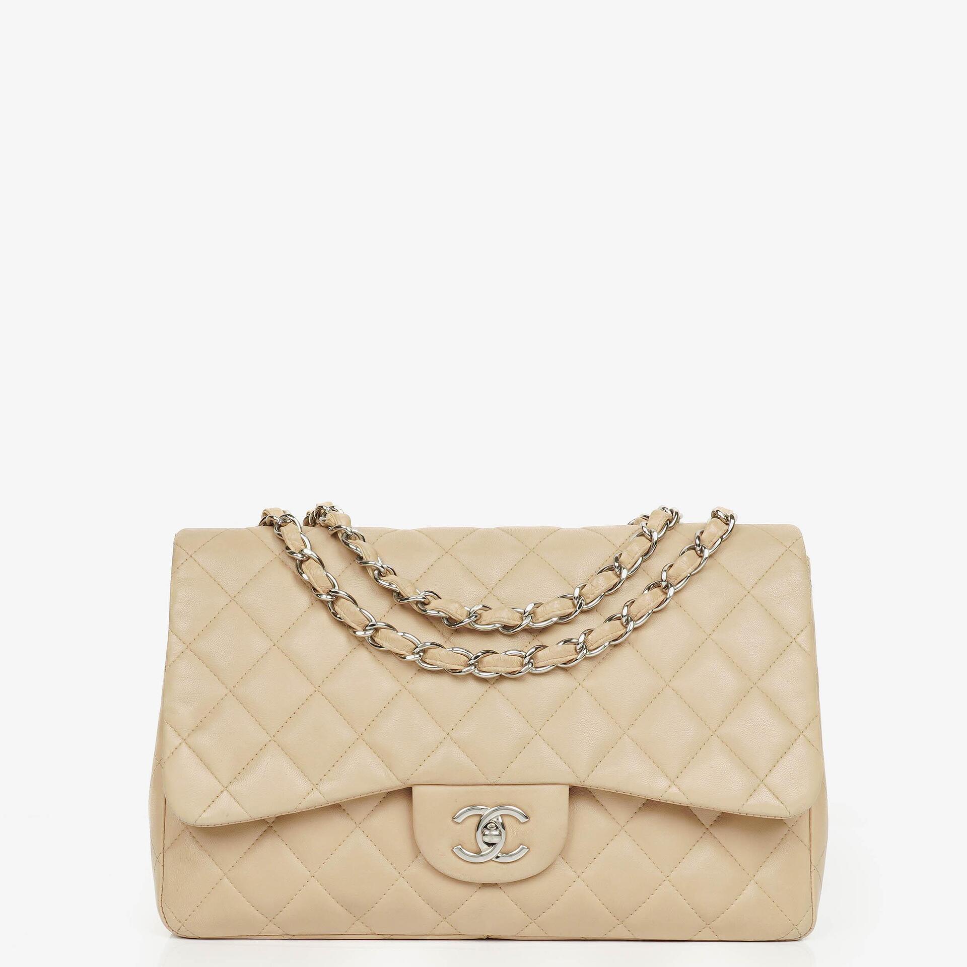 Chanel Jumbo Classic Single Flap Tasche aus gestepptem Lammleder mit silberfarbener Hardware