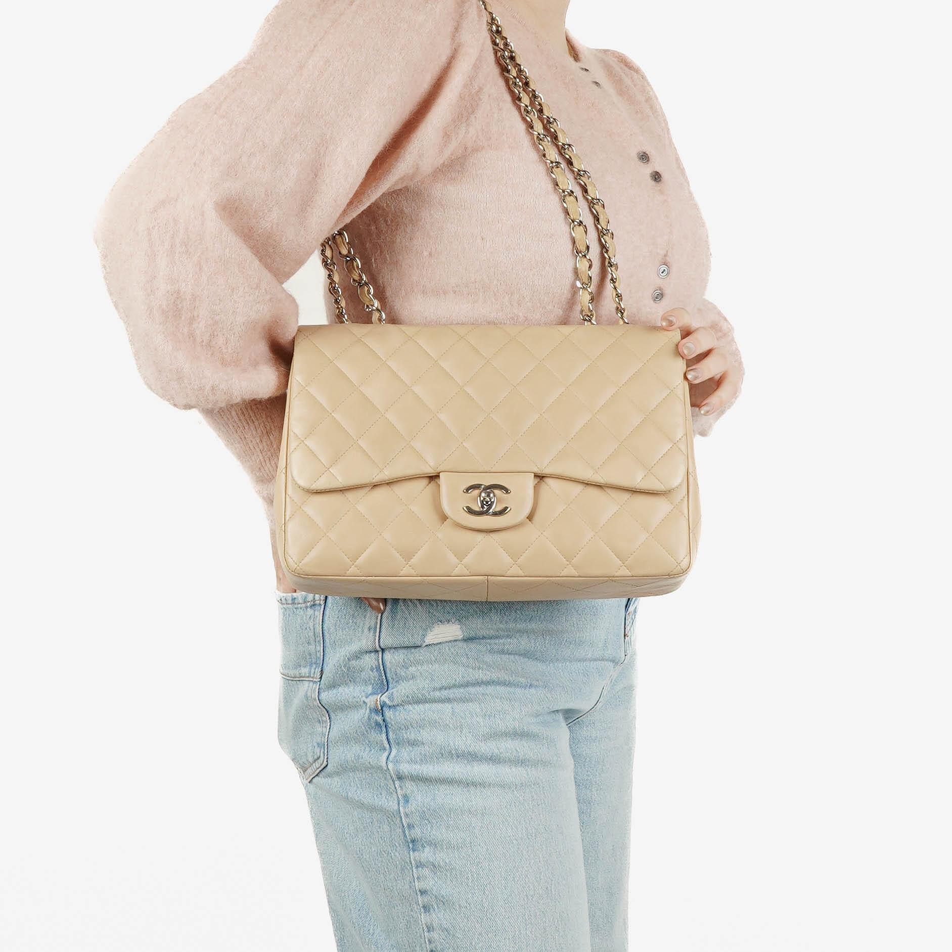Chanel Jumbo Classic Single Flap Tasche aus gestepptem Lammleder mit silberfarbener Hardware