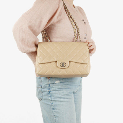 Chanel Jumbo Classic Single Flap Tasche aus gestepptem Lammleder mit silberfarbener Hardware
