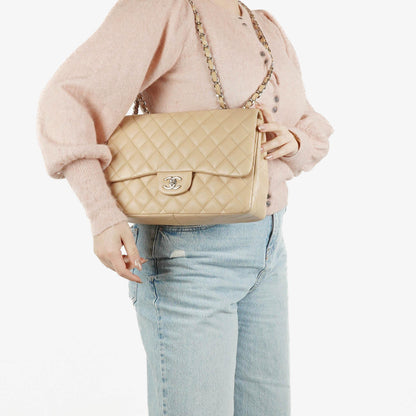 Chanel Jumbo Classic Single Flap Tasche aus gestepptem Lammleder mit silberfarbener Hardware