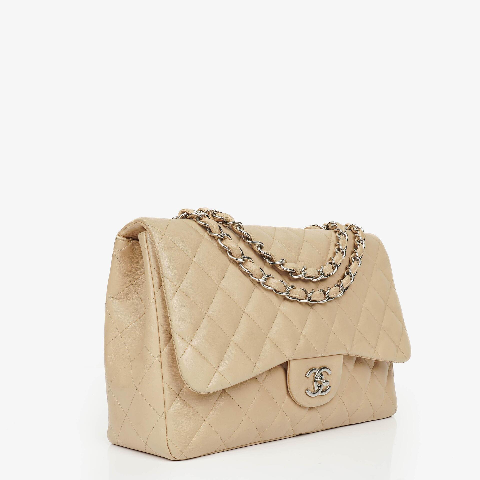 Chanel Jumbo Classic Single Flap Tasche aus gestepptem Lammleder mit silberfarbener Hardware