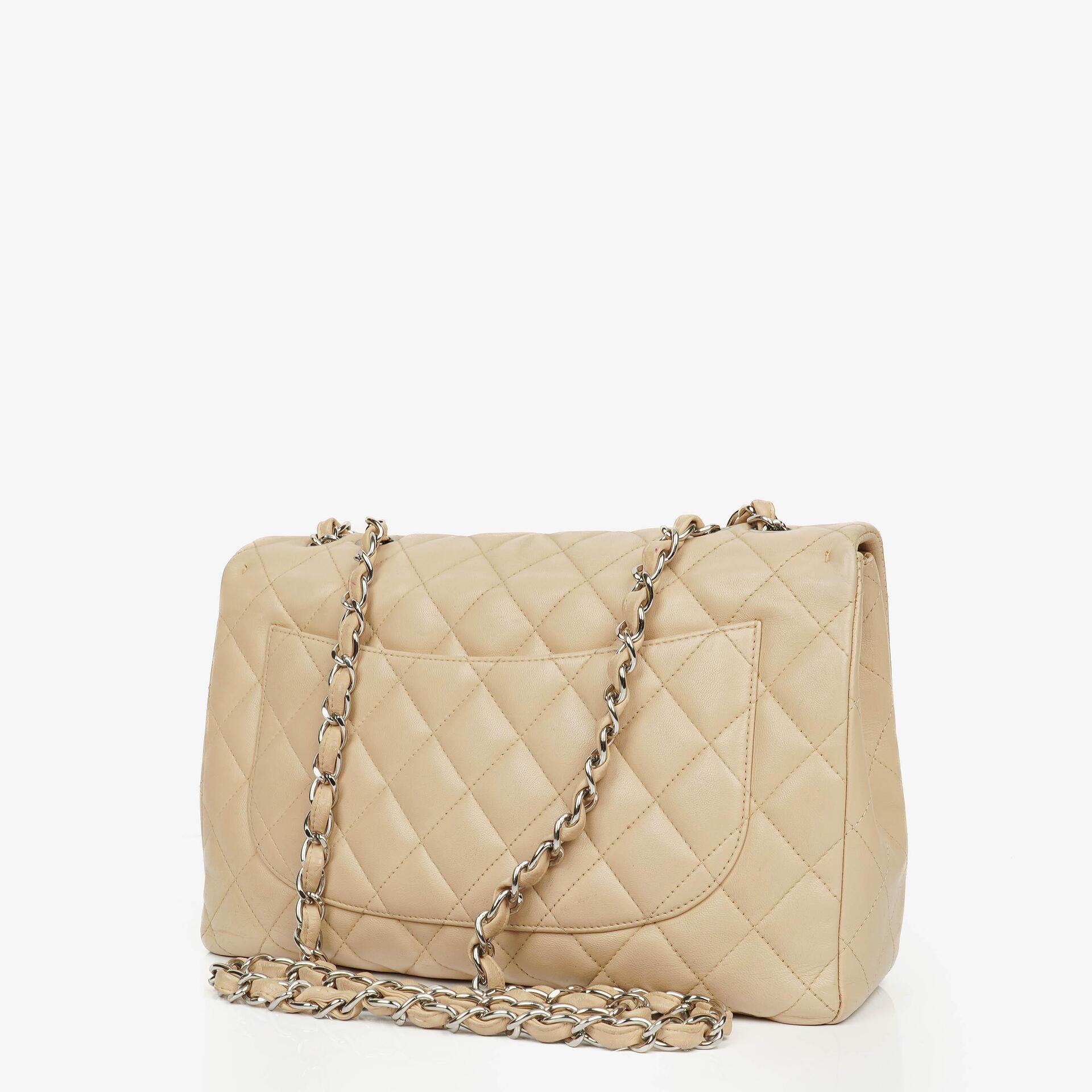 Chanel Jumbo Classic Single Flap Tasche aus gestepptem Lammleder mit silberfarbener Hardware