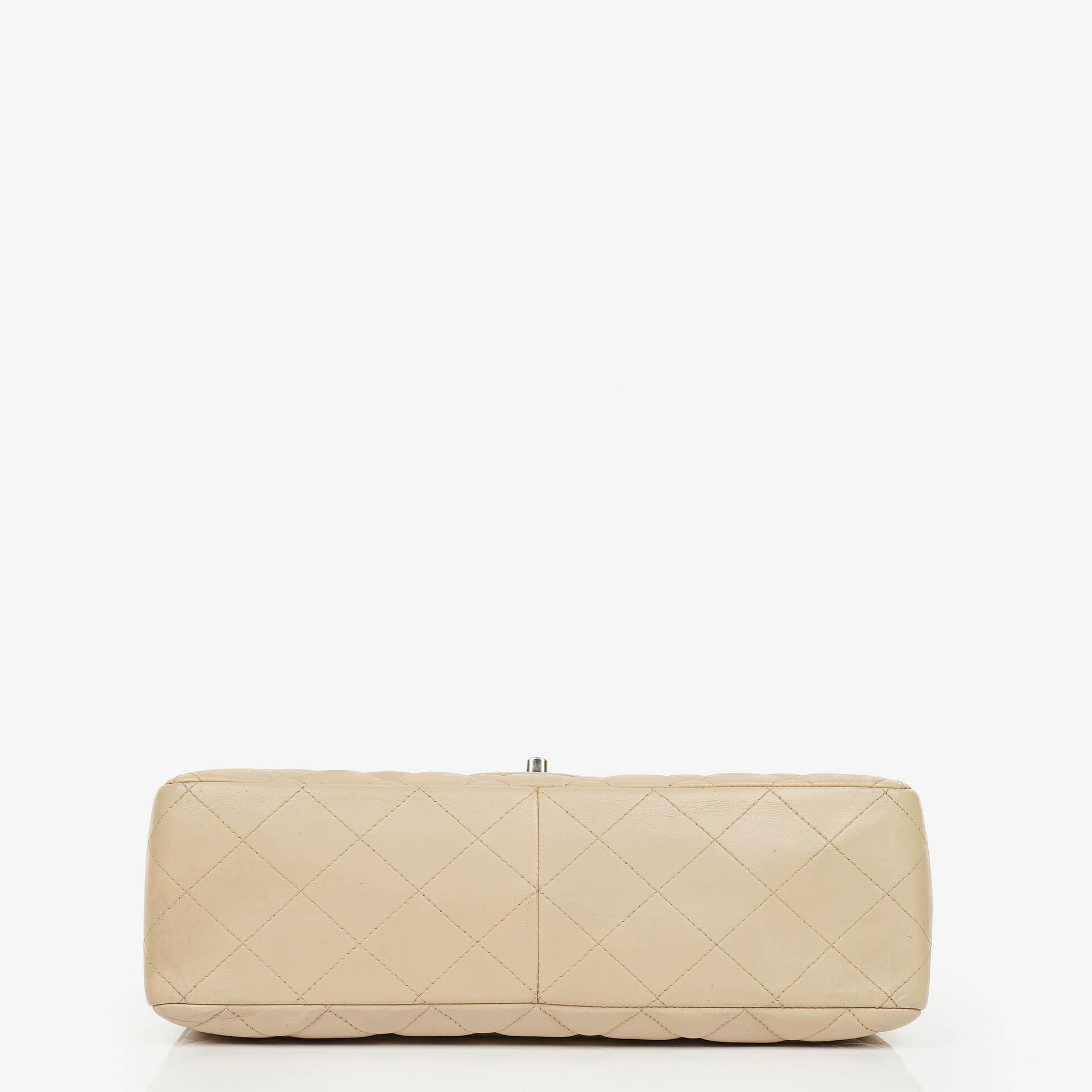 Chanel Jumbo Classic Single Flap Tasche aus gestepptem Lammleder mit silberfarbener Hardware