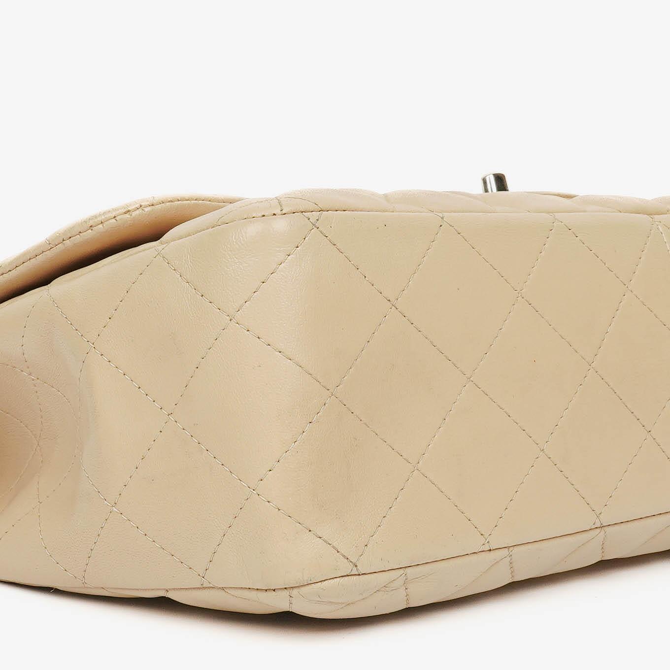 Chanel Jumbo Classic Single Flap Tasche aus gestepptem Lammleder mit silberfarbener Hardware