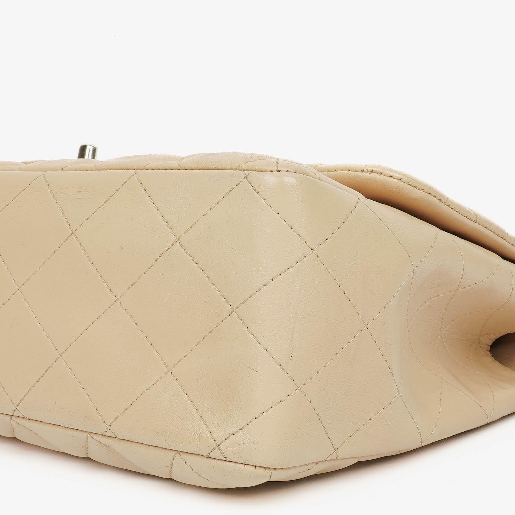 Chanel Jumbo Classic Single Flap Tasche aus gestepptem Lammleder mit silberfarbener Hardware