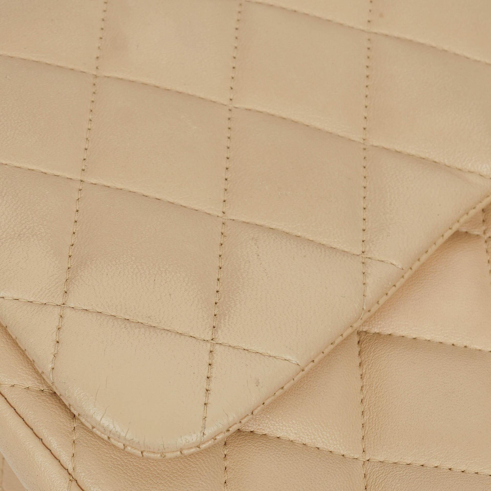Chanel Jumbo Classic Single Flap Tasche aus gestepptem Lammleder mit silberfarbener Hardware
