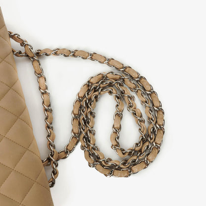 Chanel Jumbo Classic Single Flap Tasche aus gestepptem Lammleder mit silberfarbener Hardware
