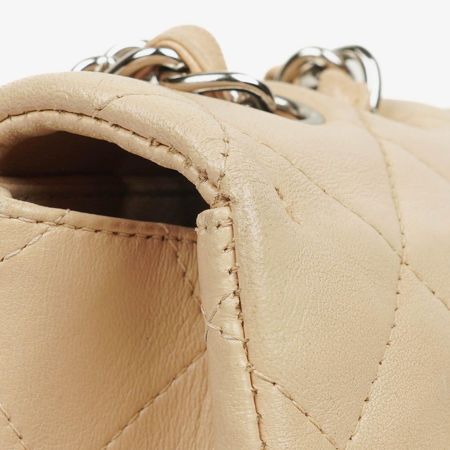 Chanel Jumbo Classic Single Flap Tasche aus gestepptem Lammleder mit silberfarbener Hardware