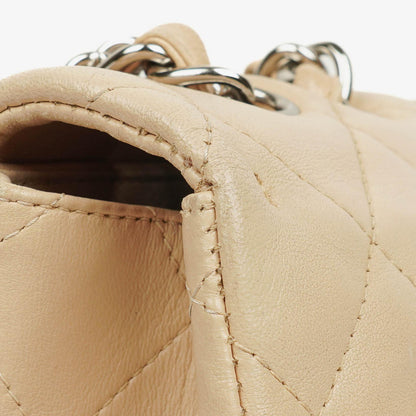 Chanel Jumbo Classic Single Flap Tasche aus gestepptem Lammleder mit silberfarbener Hardware