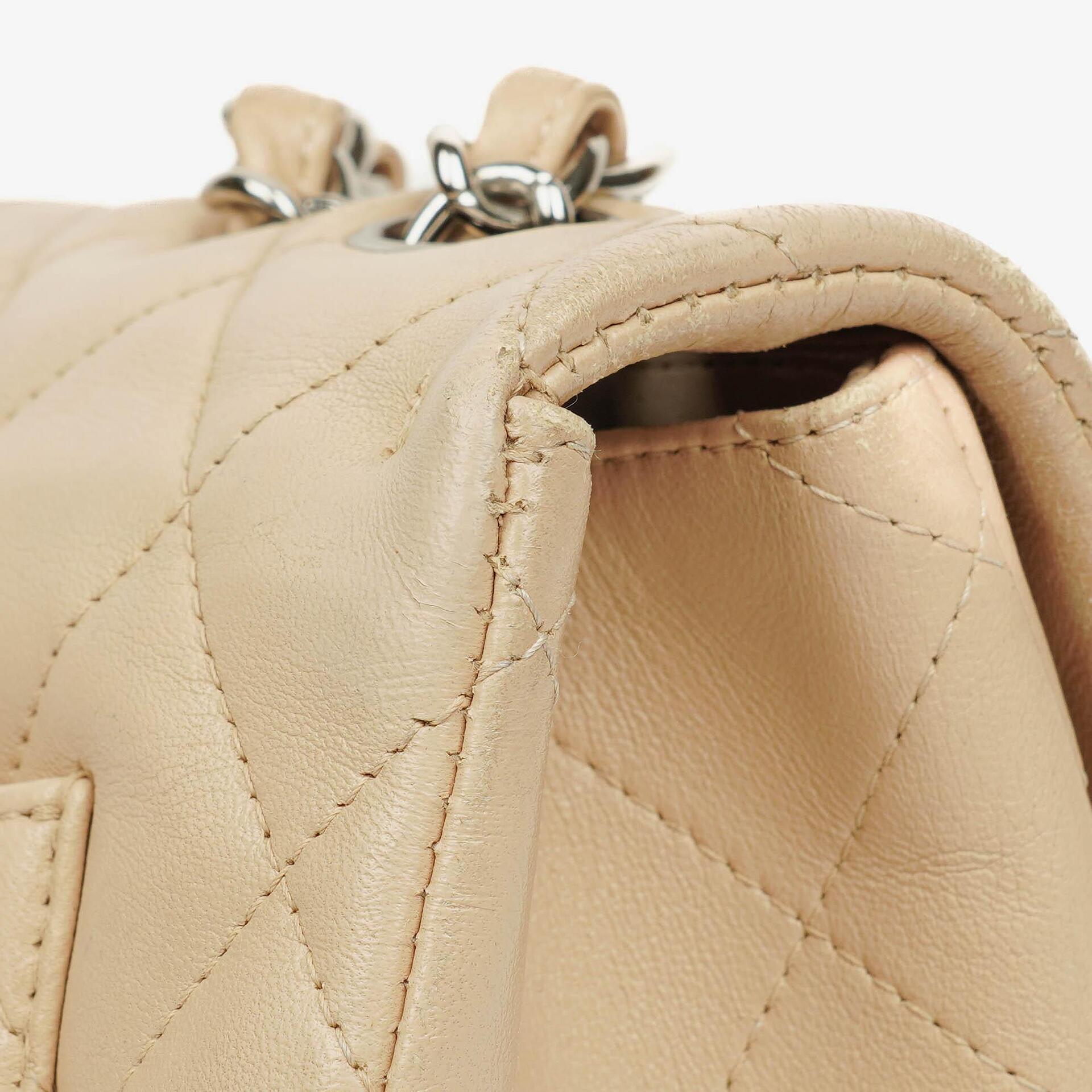 Chanel Jumbo Classic Single Flap Tasche aus gestepptem Lammleder mit silberfarbener Hardware
