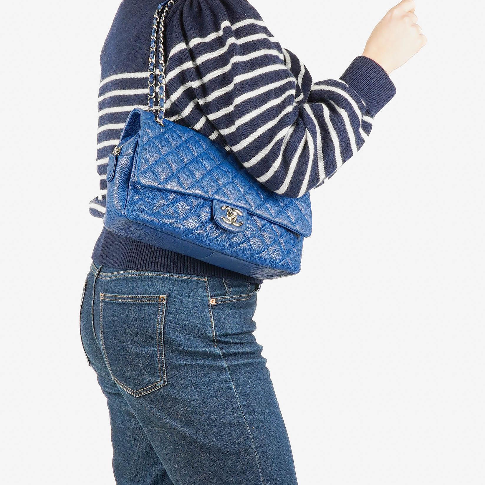 Chanel Jumbo Single Flap Tasche aus gestepptem Caviar-Leder mit silberfarbener Hardware