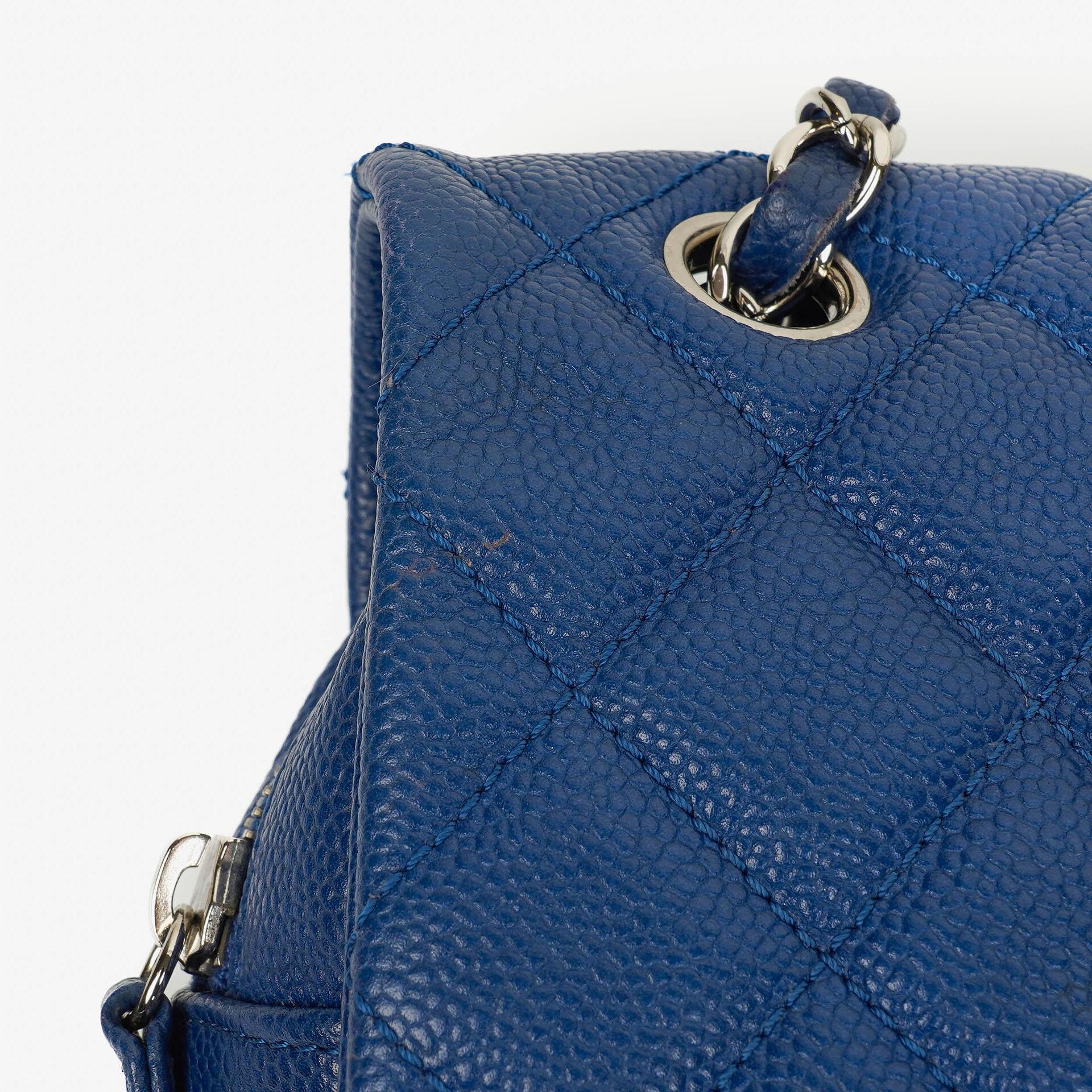 Chanel Jumbo Single Flap Tasche aus gestepptem Caviar-Leder mit silberfarbener Hardware