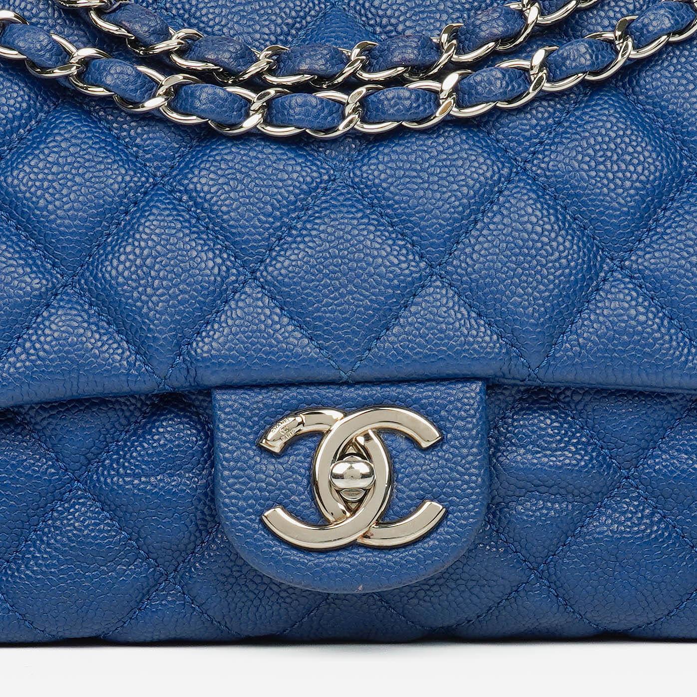 Chanel Jumbo Single Flap Tasche aus gestepptem Caviar-Leder mit silberfarbener Hardware