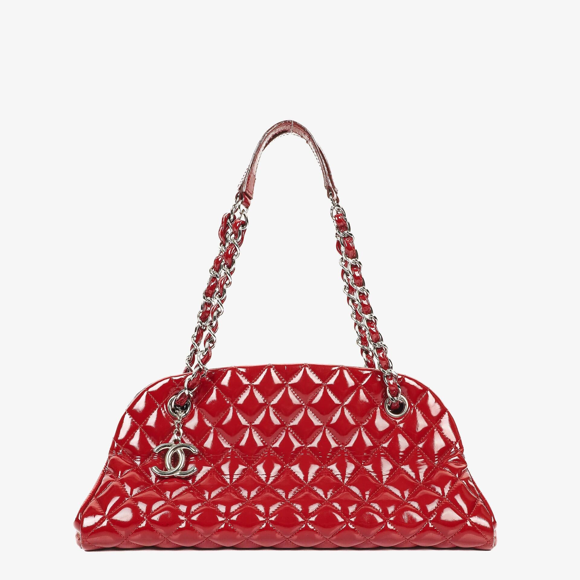 Chanel Just Mademoiselle Bowling Tasche aus rotem gestepptem Lackleder